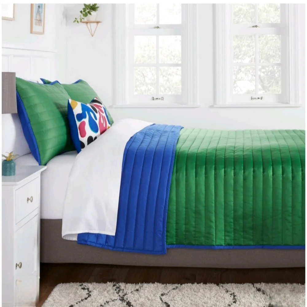 Room Essentials Full/Queen Satin Quilt Dark Green